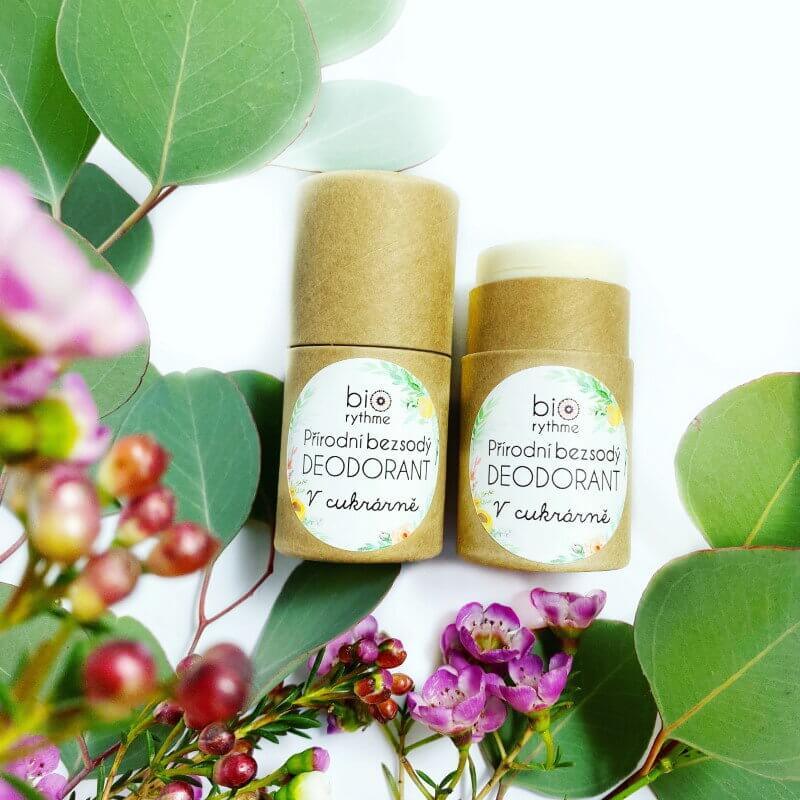 Biorythme deodorant bezsodý v přírodním obalu, sladká vůně broskví a meruněk, obsahující kakaové máslo.