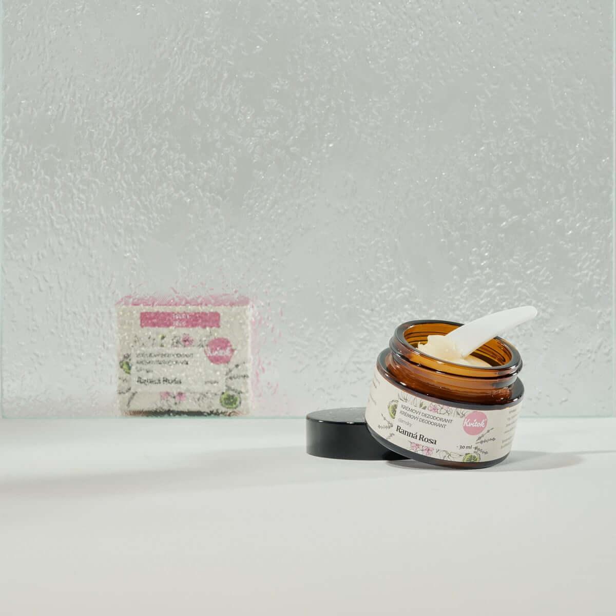 Kvitok Krémový Deodorant Ranní Rosa 30 ml s květinovou vůní, přírodní ochrana proti tělesnému zápachu.