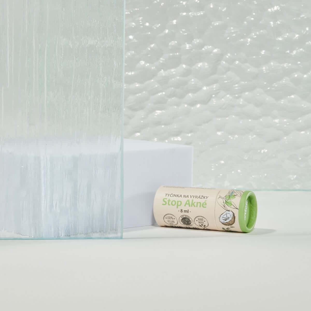 Kvitok SOS zinková tyčinka na vyrážky v papírové tubě 8 ml, přírodní pomocník proti akné.