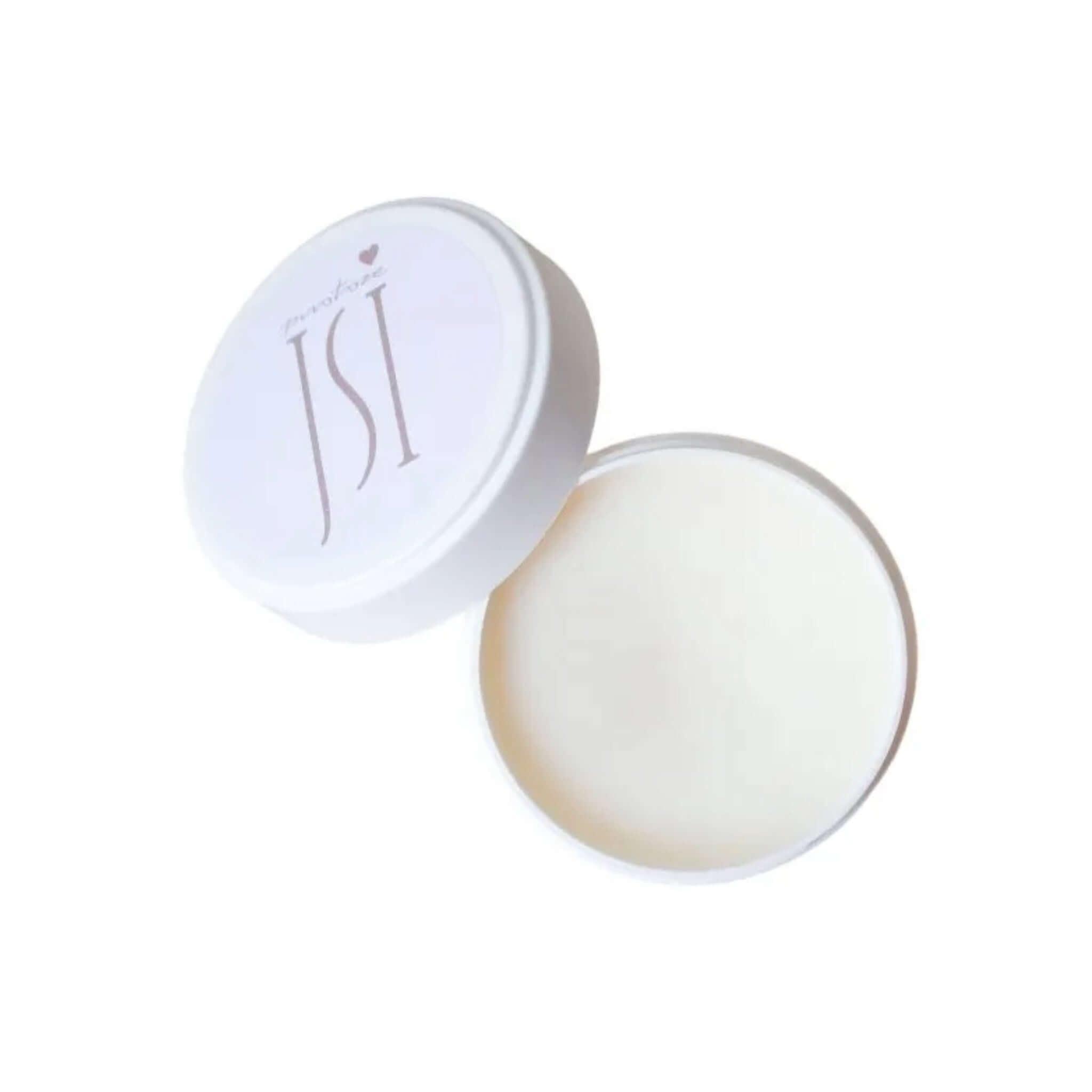 Bio bambucké máslo Protože Jsi ve stylovém obalu, ideální pro regeneraci pokožky a ochranu proti vráskám.