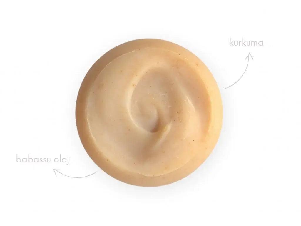 Mýdlo s krémovou pěnou na holení, obsahující kurkumu a babassu olej pro jemné oholení citlivé pleti.