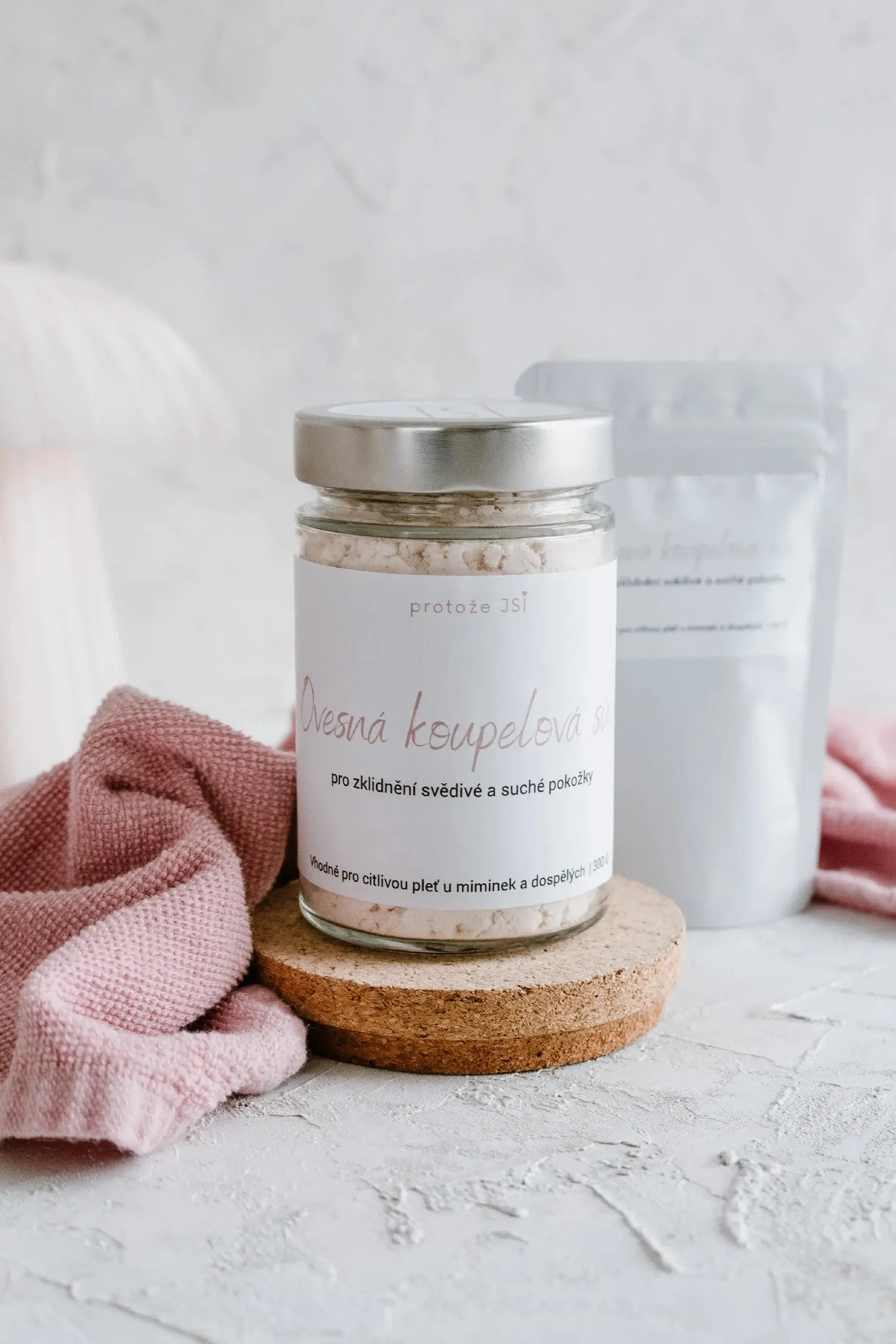 Ovesná koupelová sůl od Protože Jsi, ideální pro citlivou a suchou pokožku s ekzémem.