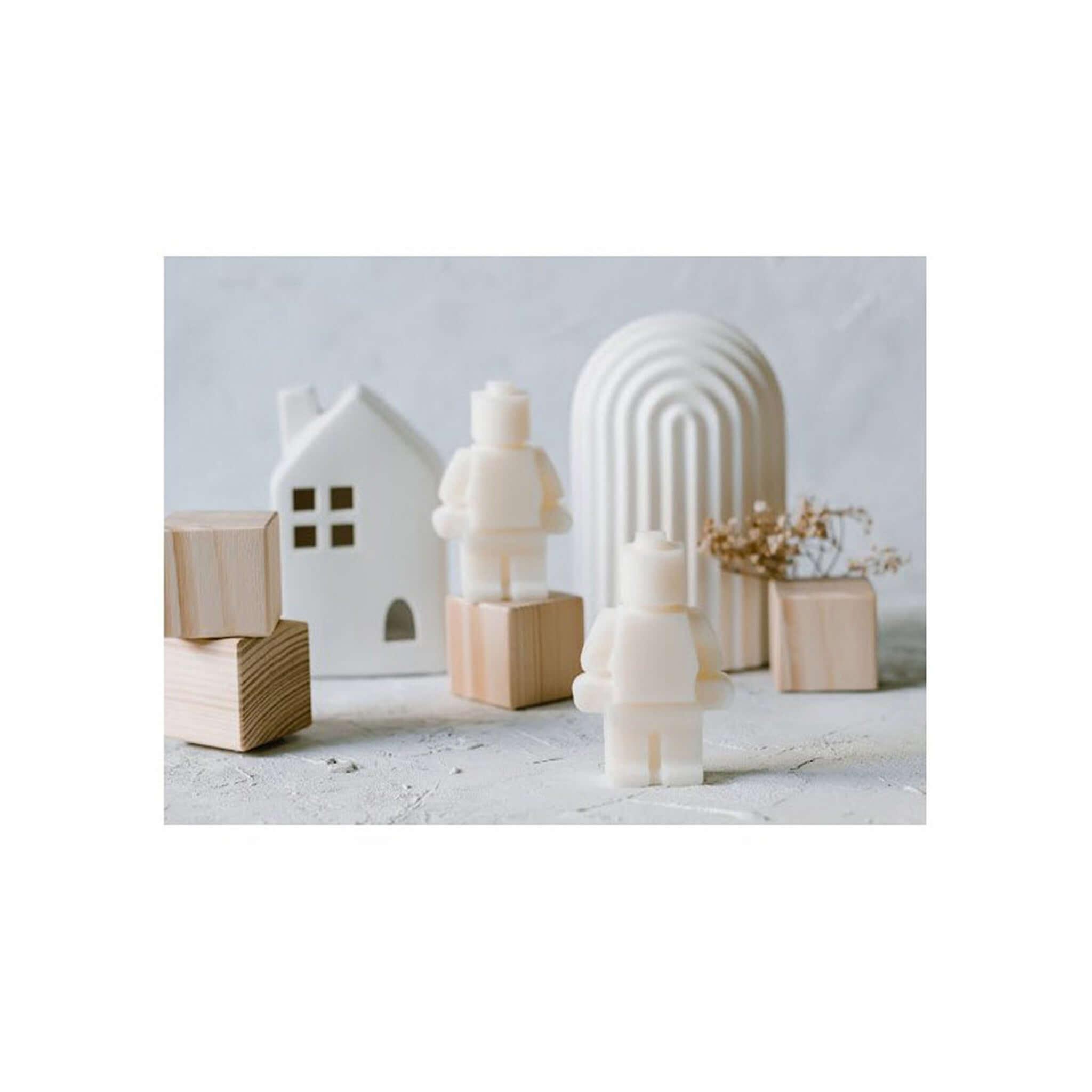 Mýdlo pro suchou pokožku ve tvaru robota a dřevěné hračky, ideální pro citlivou pleť.